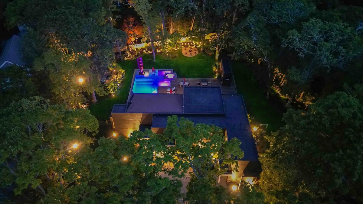 Eastwood Villa | East Hampton | Modern Retreat with Pool and Spa photo 43