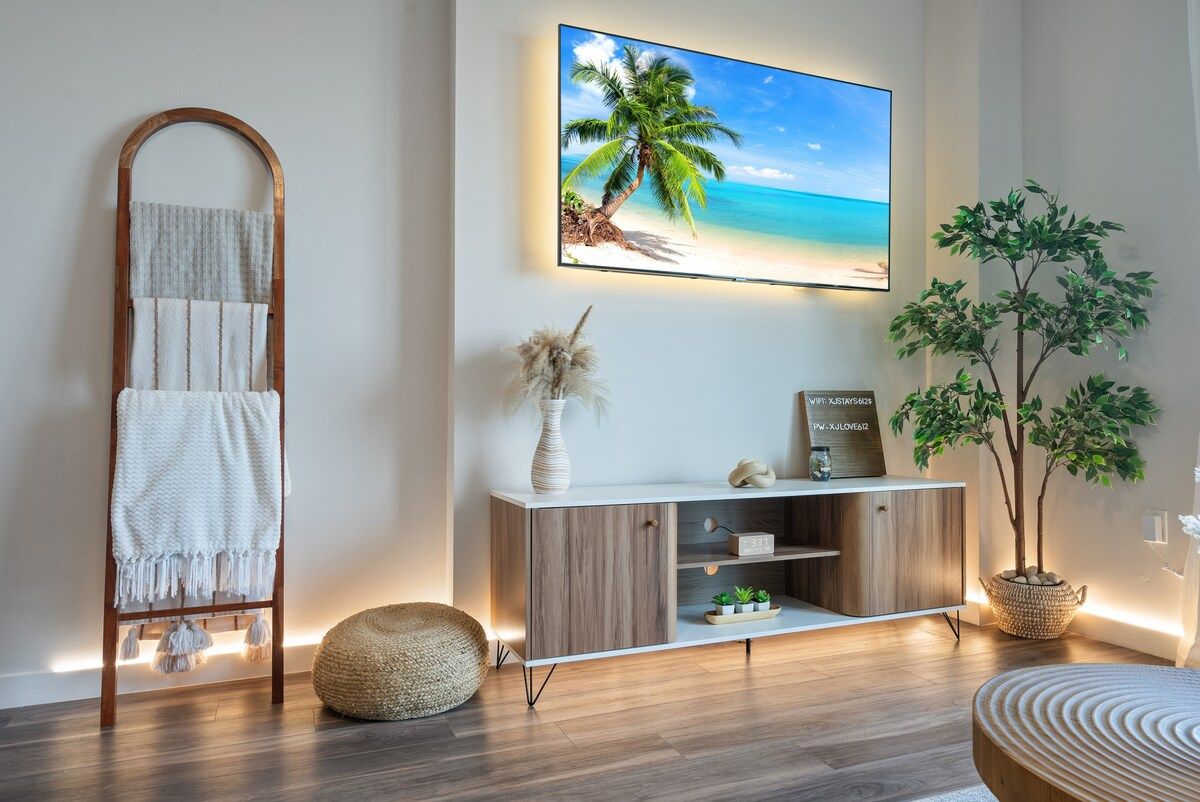 Palm Haven | Flagler Village | Apartment with Balcony & Rooftop Pool photo 12