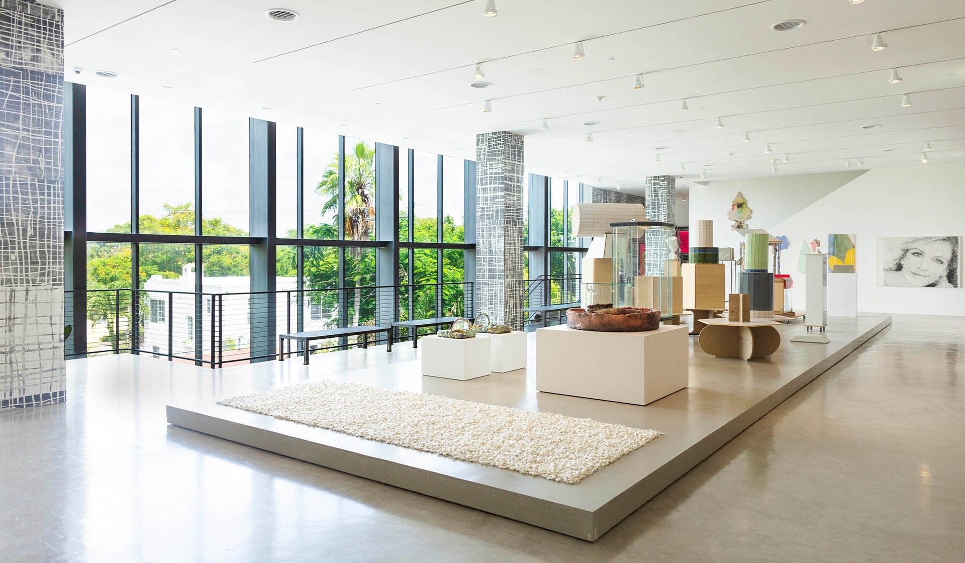 De la Cruz Collection