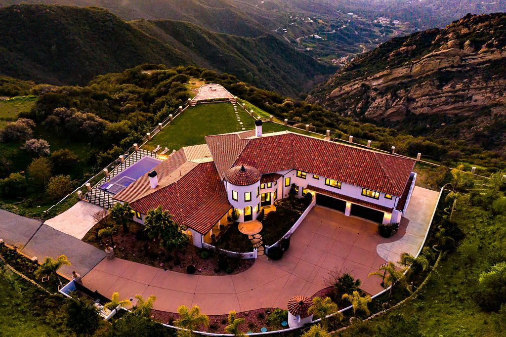 Malibu Sky View Estate | Malibu Hills | Private Estate with Pool & Mountain Views photo 5