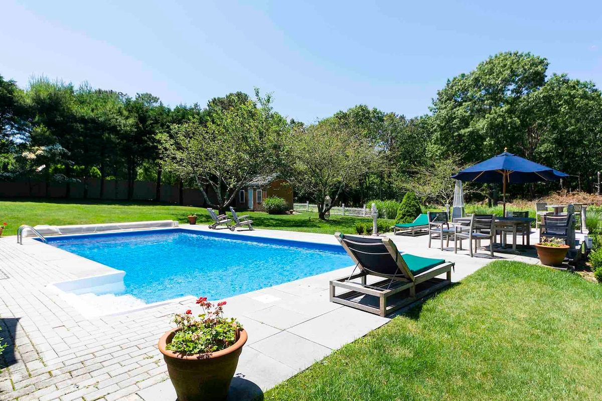 Eastgate Haven | Wainscott | Expansive Home with Pool & Jacuzzi photo 4