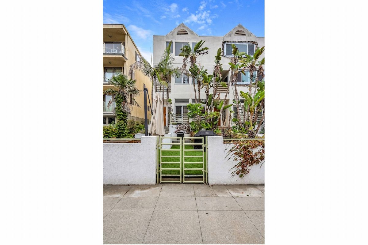 Lumiere Coast | Marina del Rey | Rooftop Designer Townhome photo 30