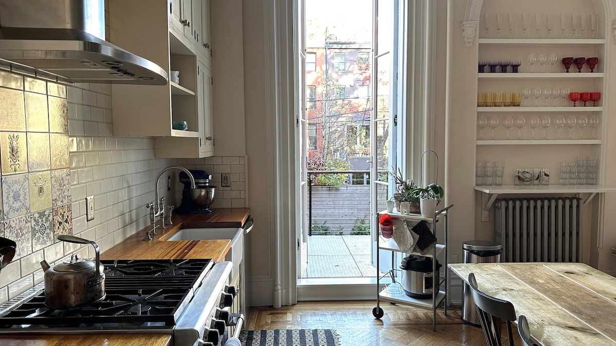 Grand Place | Clinton Hill | Brownstone Duplex w/ Private Garden photo 7