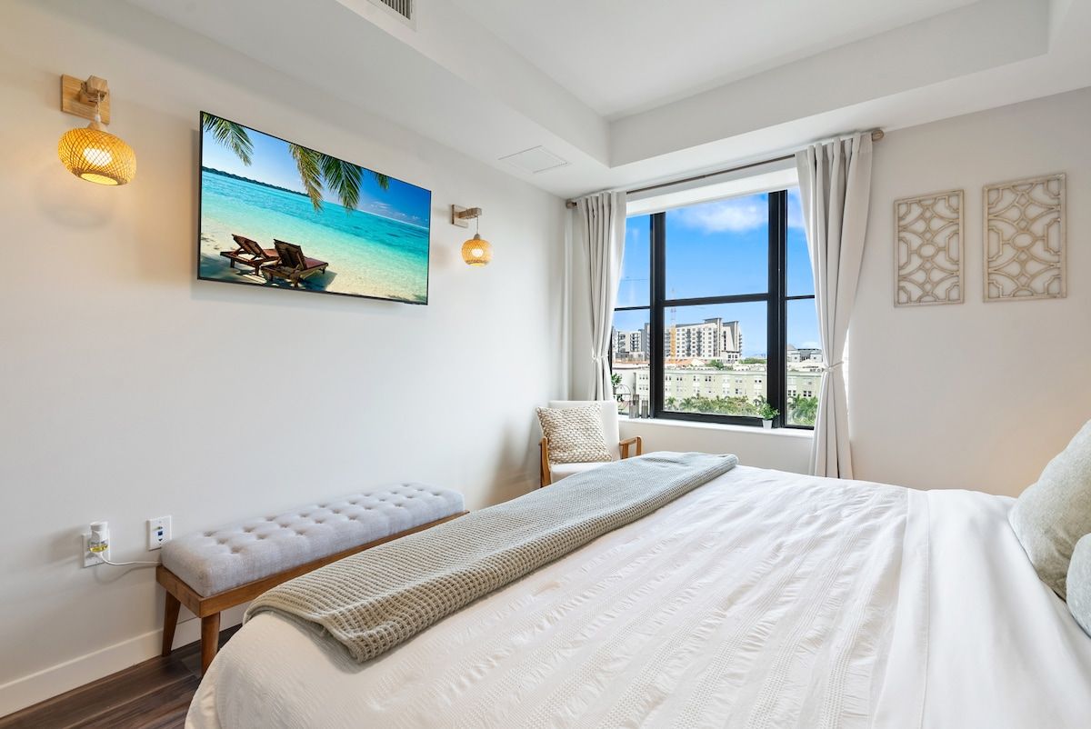 Palm Haven | Flagler Village | Apartment with Balcony & Rooftop Pool photo 25