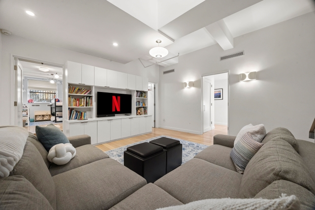 Image of Living space #12