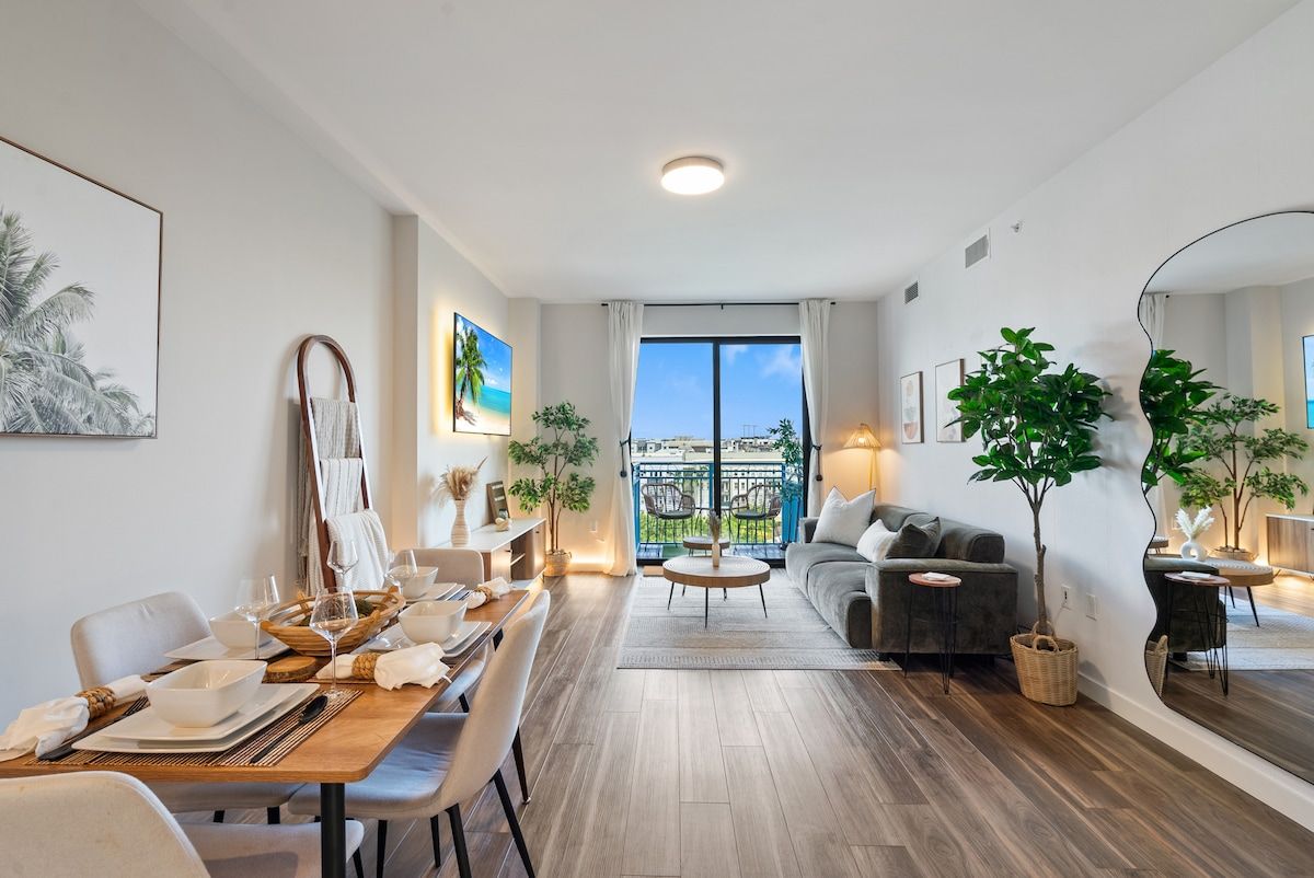 Palm Haven | Flagler Village | Apartment with Balcony & Rooftop Pool photo 14