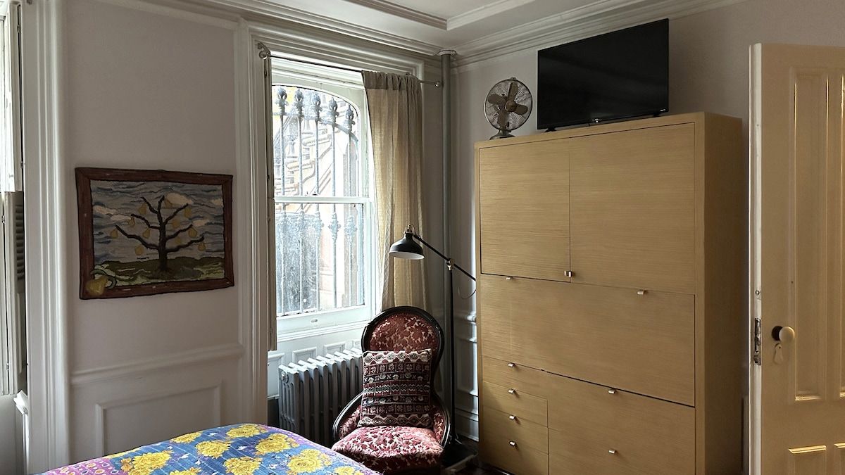 Grand Place | Clinton Hill | Brownstone Duplex w/ Private Garden photo 13