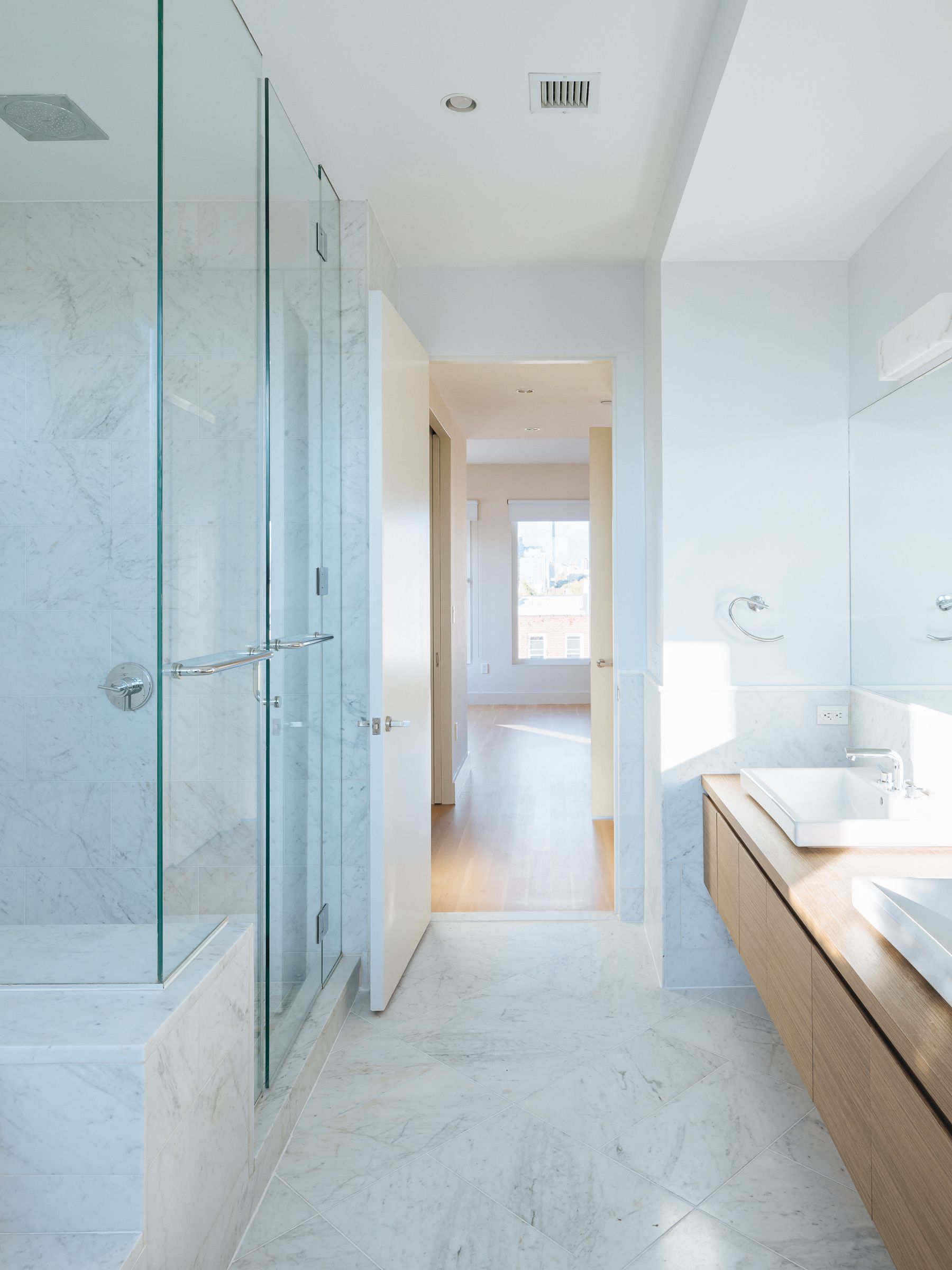 Union Crest | Carroll Gardens | Skyline Townhouse with Balcony photo 8