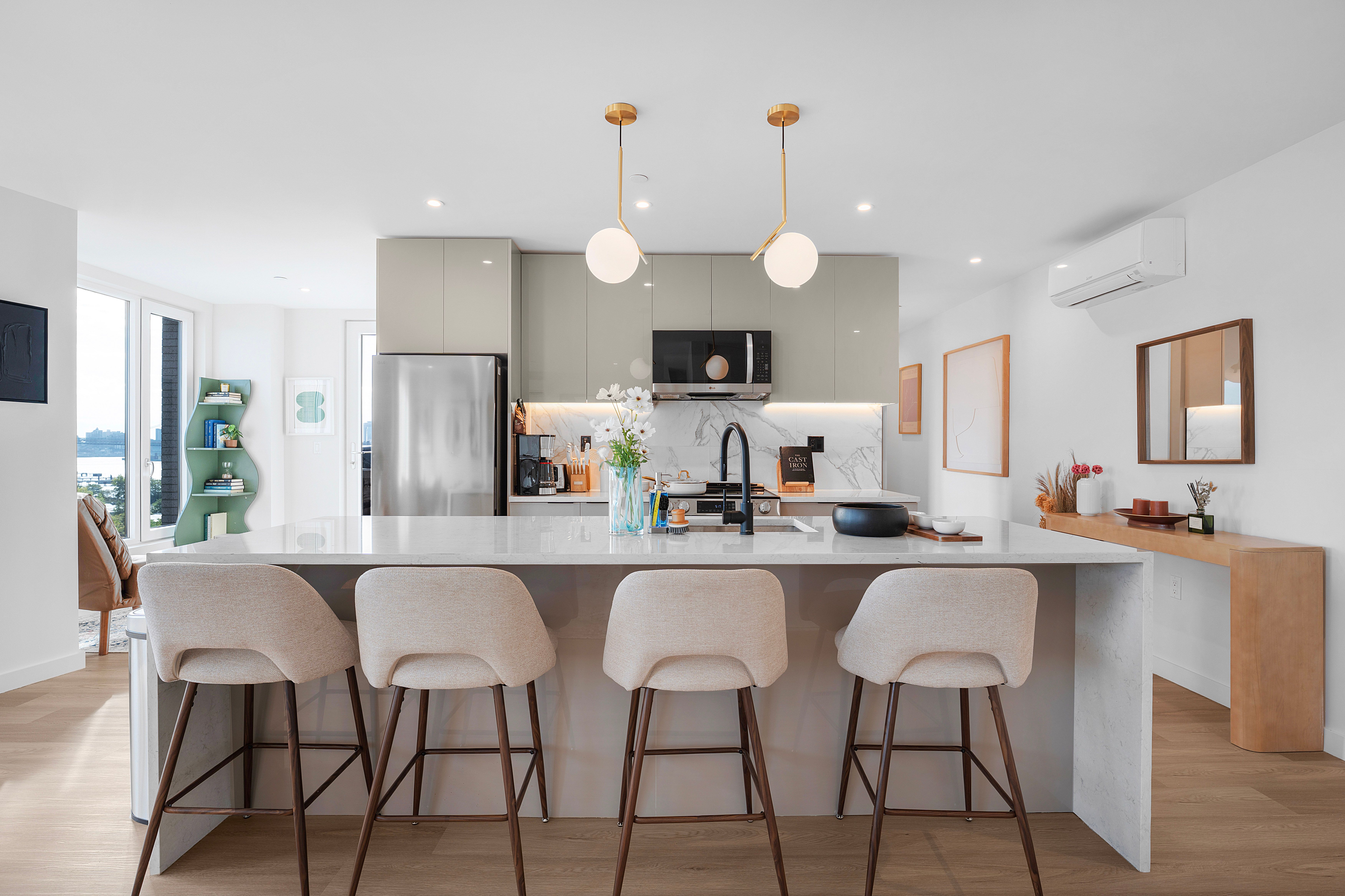 Seren 1006 | Greenpoint | Penthouse w/ Private Deck & River Views photo 2