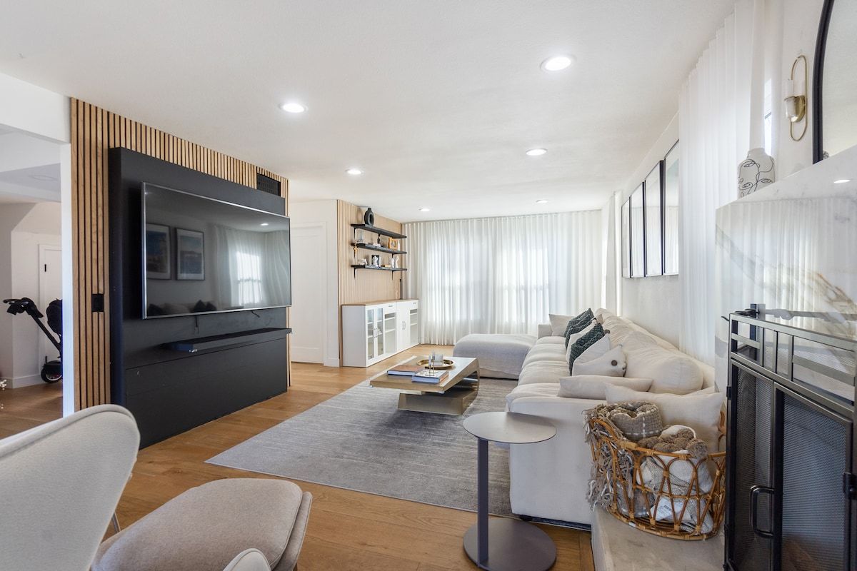 Casa Noire | Baldwin Hills | Luxe Hillside Villa with Hot Tub photo 8