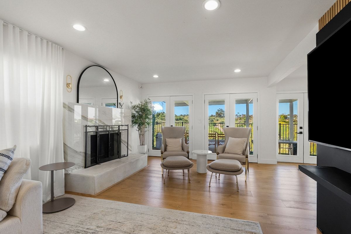 Casa Noire | Baldwin Hills | Luxe Hillside Villa with Hot Tub photo 9