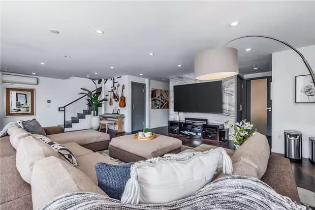 Image of Living space #2