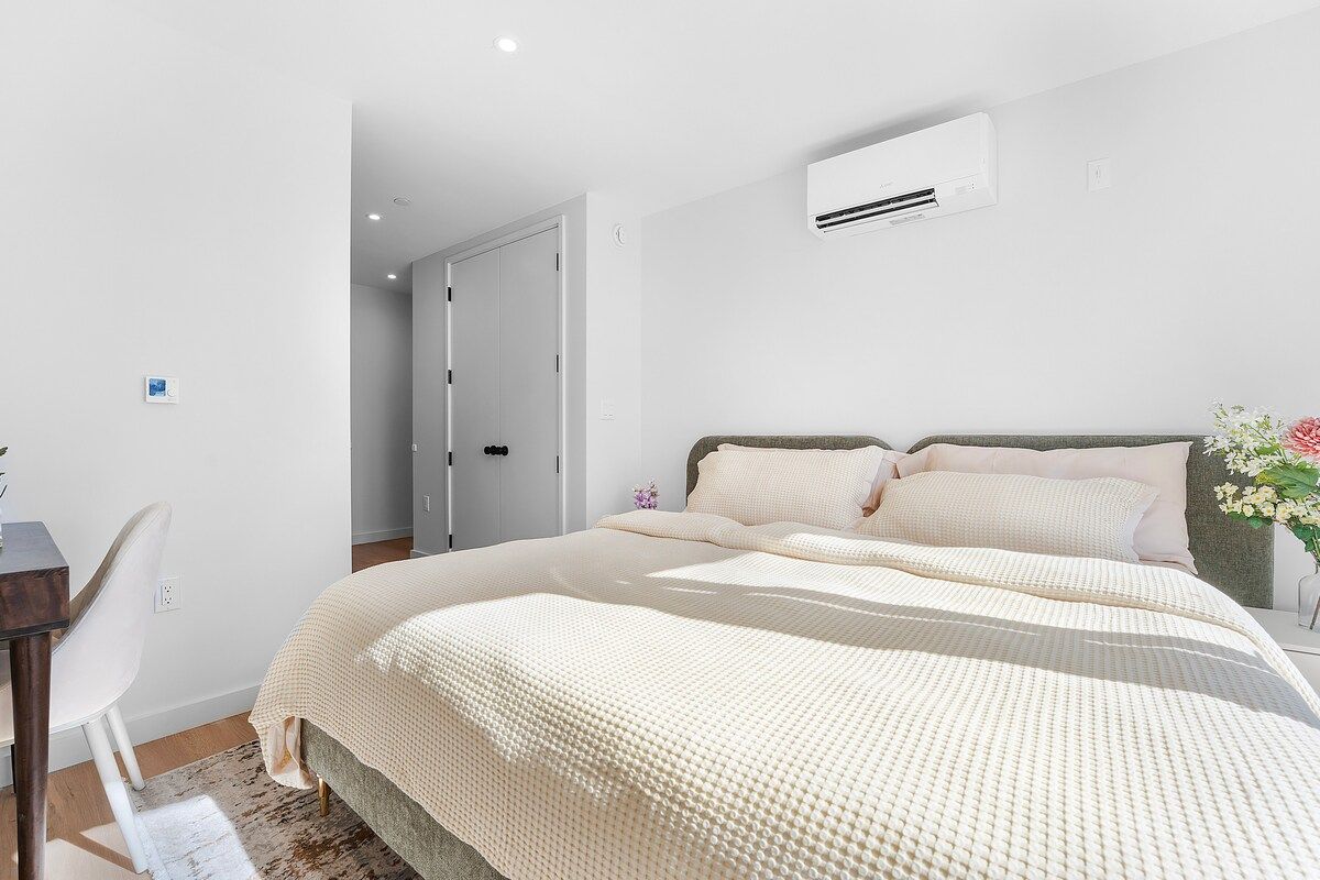 Seren 1108 | Greenpoint | PH with Private Terrace & City Views photo 15