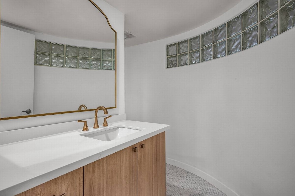 Lumiere Coast | Marina del Rey | Rooftop Designer Townhome photo 19