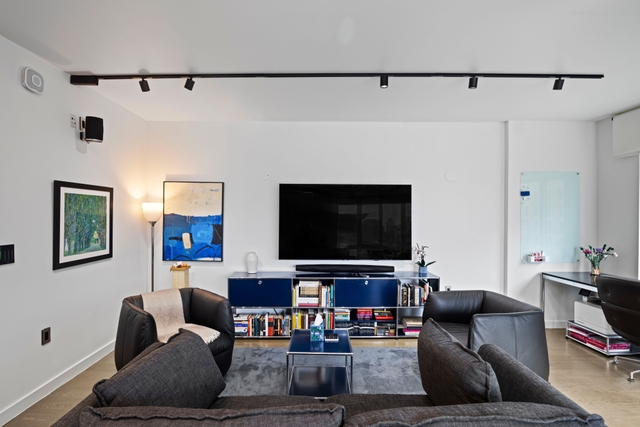 Image of Living space #3