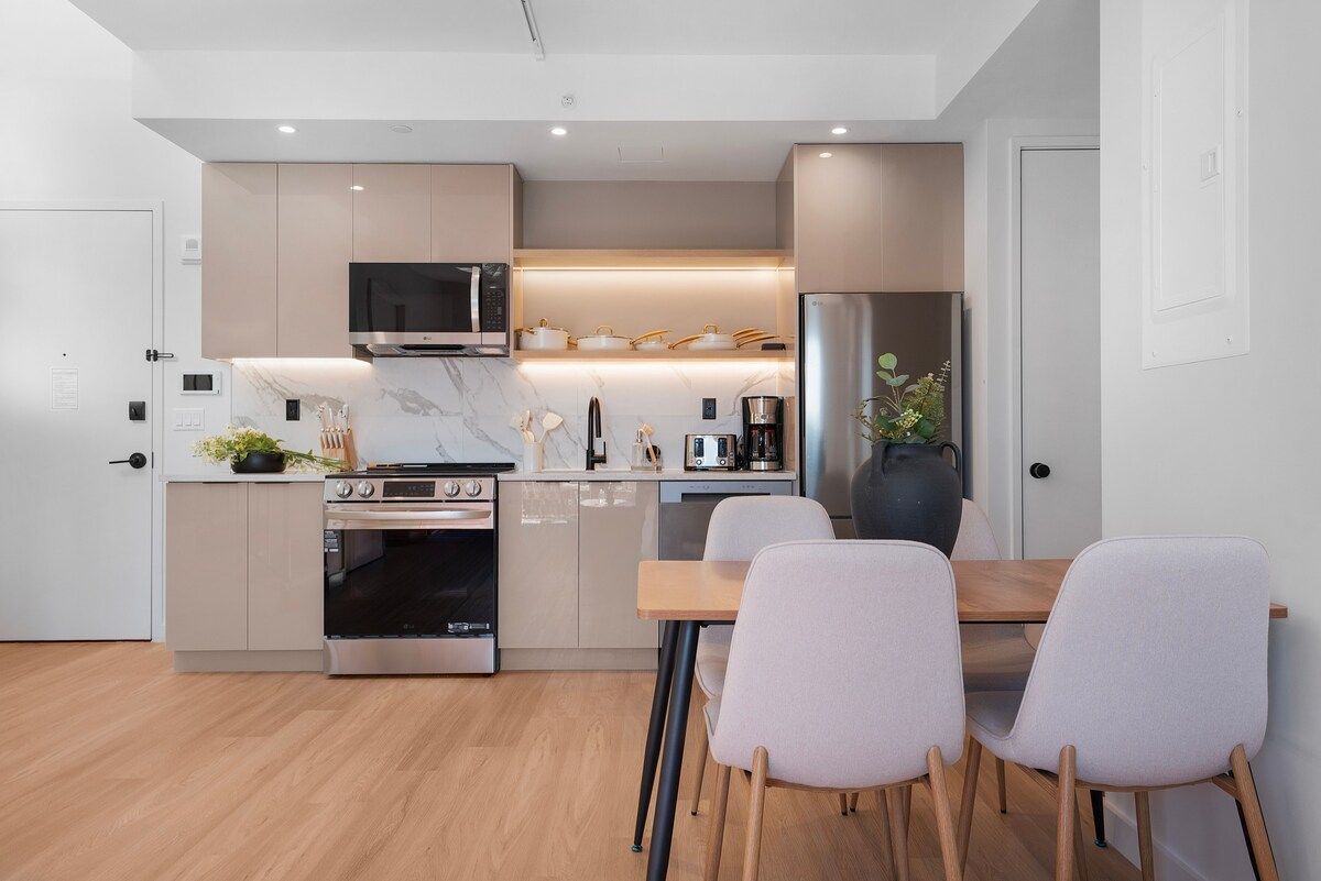 Seren 1108 | Greenpoint | PH with Private Terrace & City Views photo 2