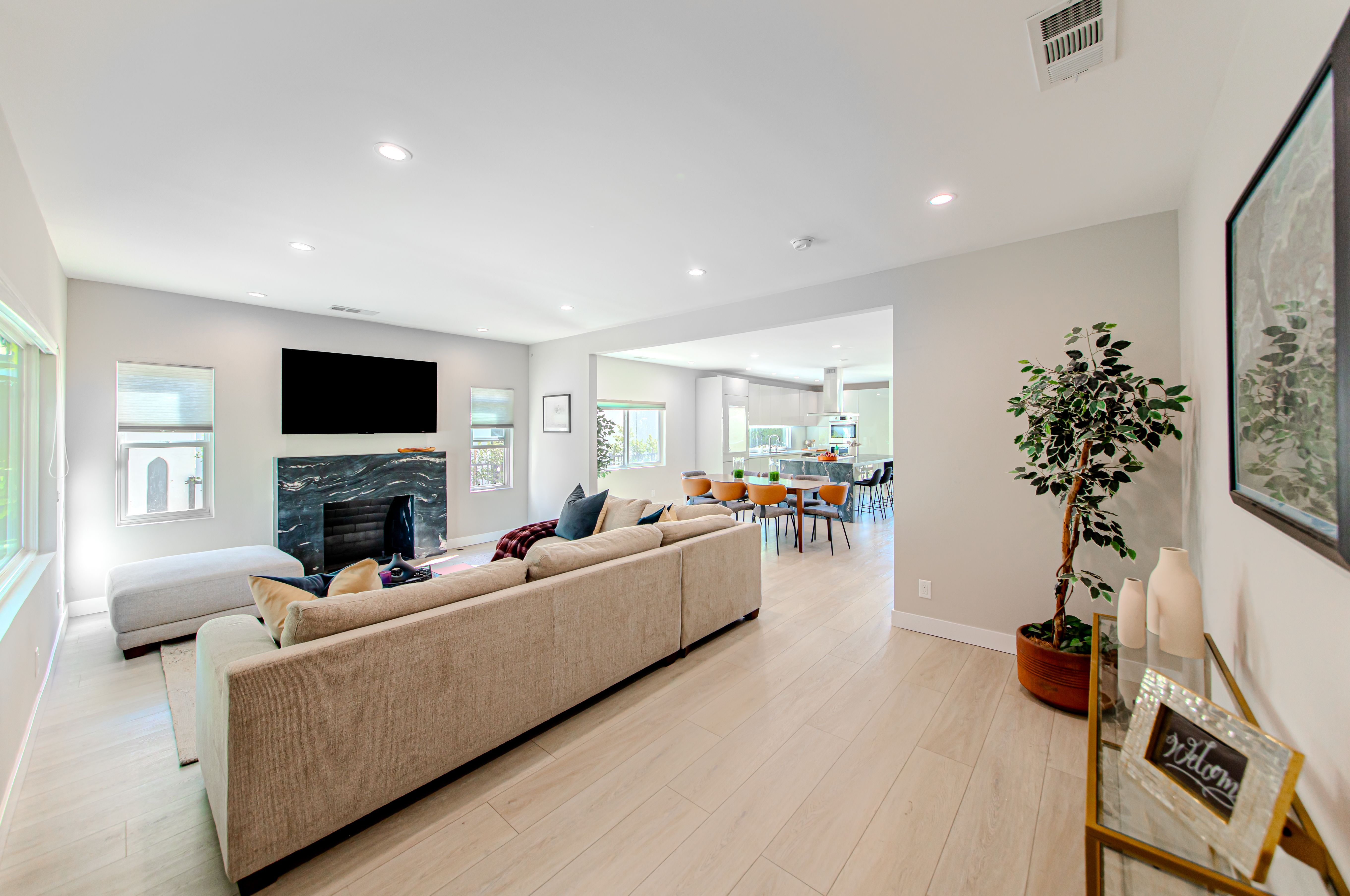 Casa Formosa | Fairfax | Hollywood Home w/ Pool & Modern Interior photo 7