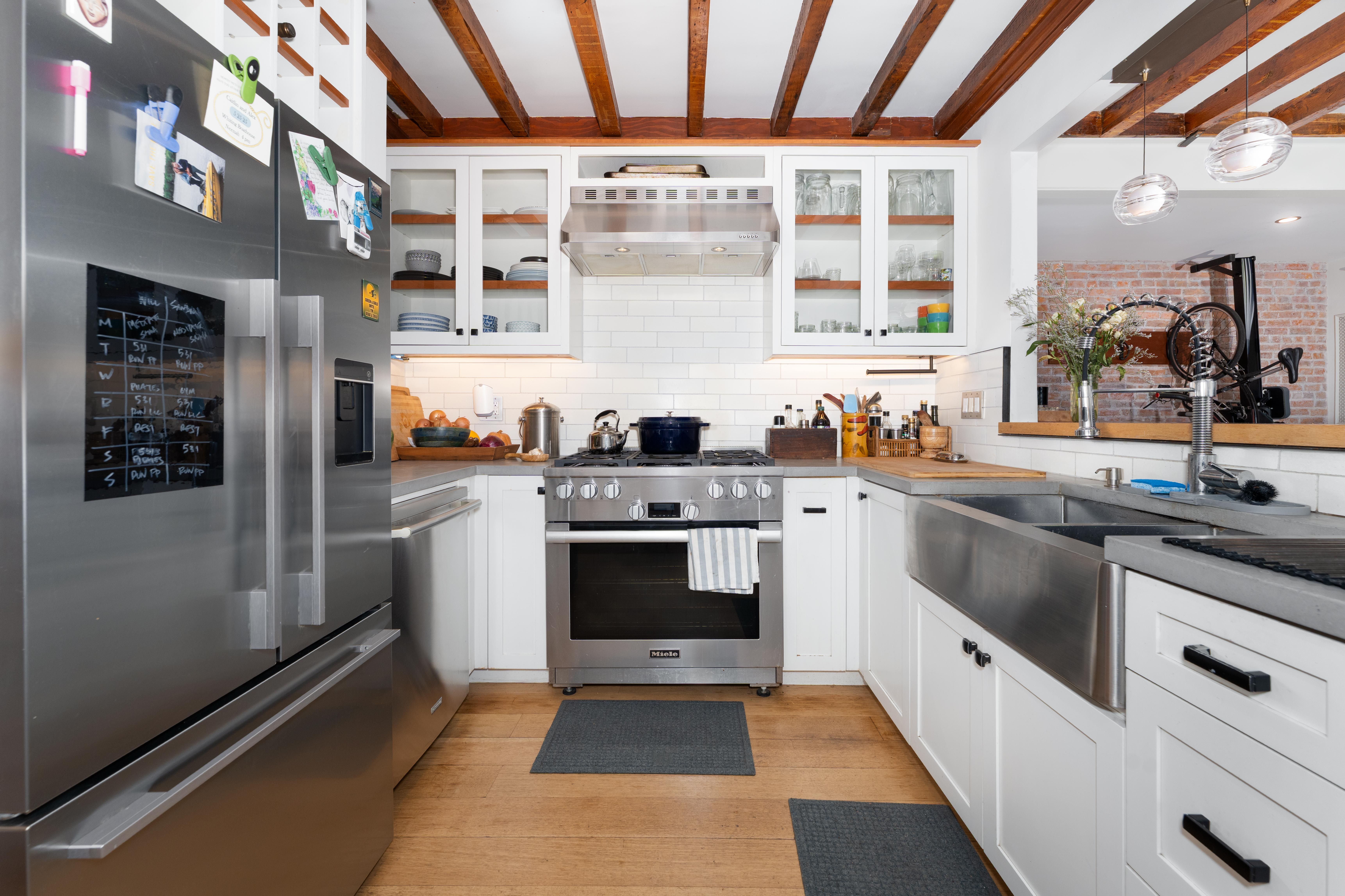 Bedstuy Belle | Bed-Stuy | Two-Story Apartment w/ Hot Tub, Sauna & Gym photo 3