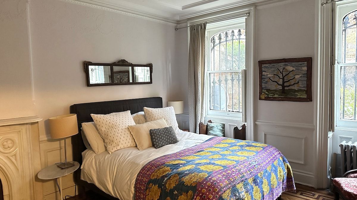 Grand Place | Clinton Hill | Brownstone Duplex w/ Private Garden photo 11