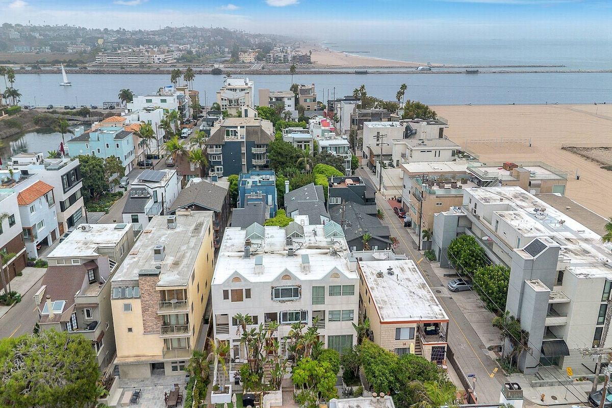 Lumiere Coast | Marina del Rey | Rooftop Designer Townhome photo 31