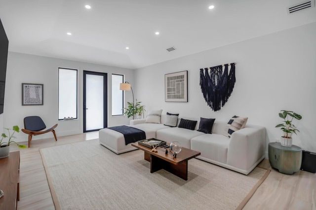 Image of Living space #2