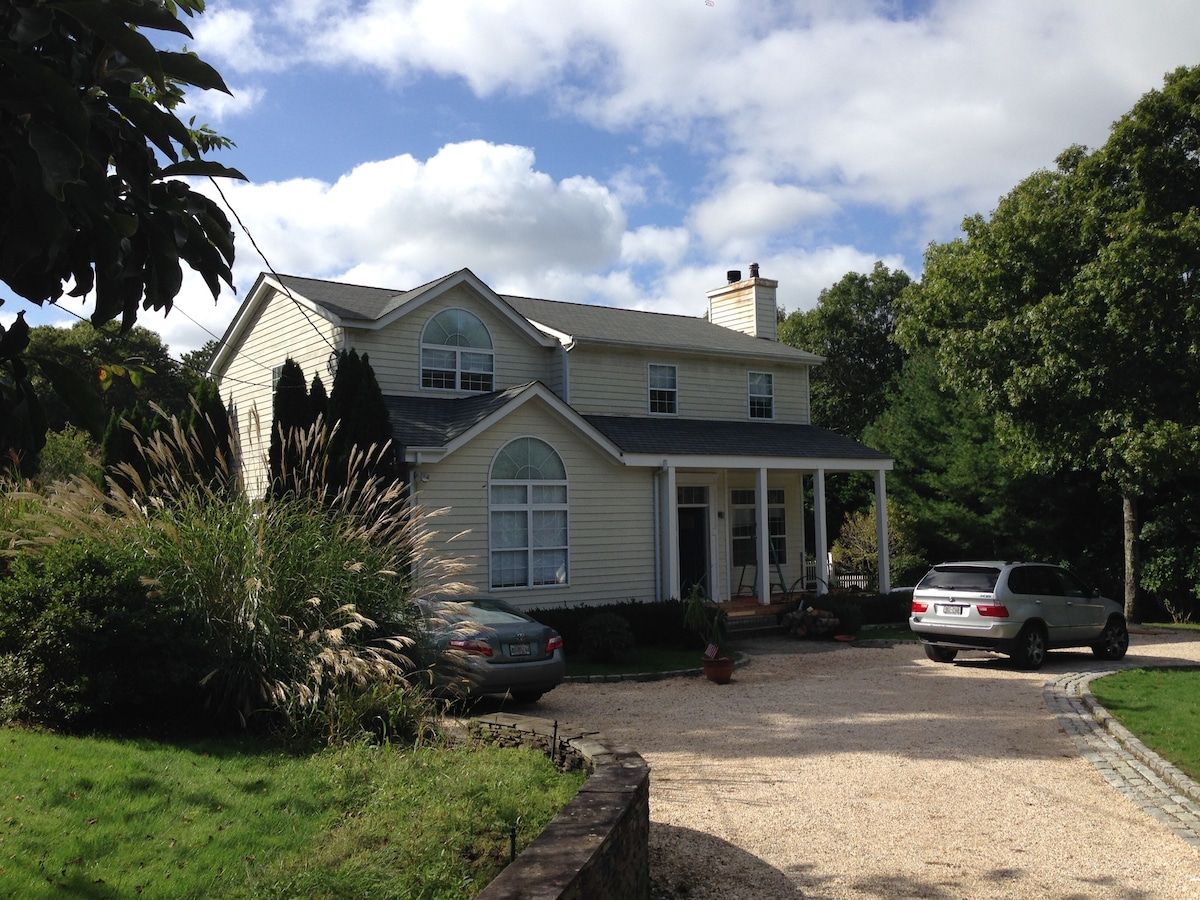 Eastgate Haven | Wainscott | Expansive Home with Pool & Jacuzzi photo 28