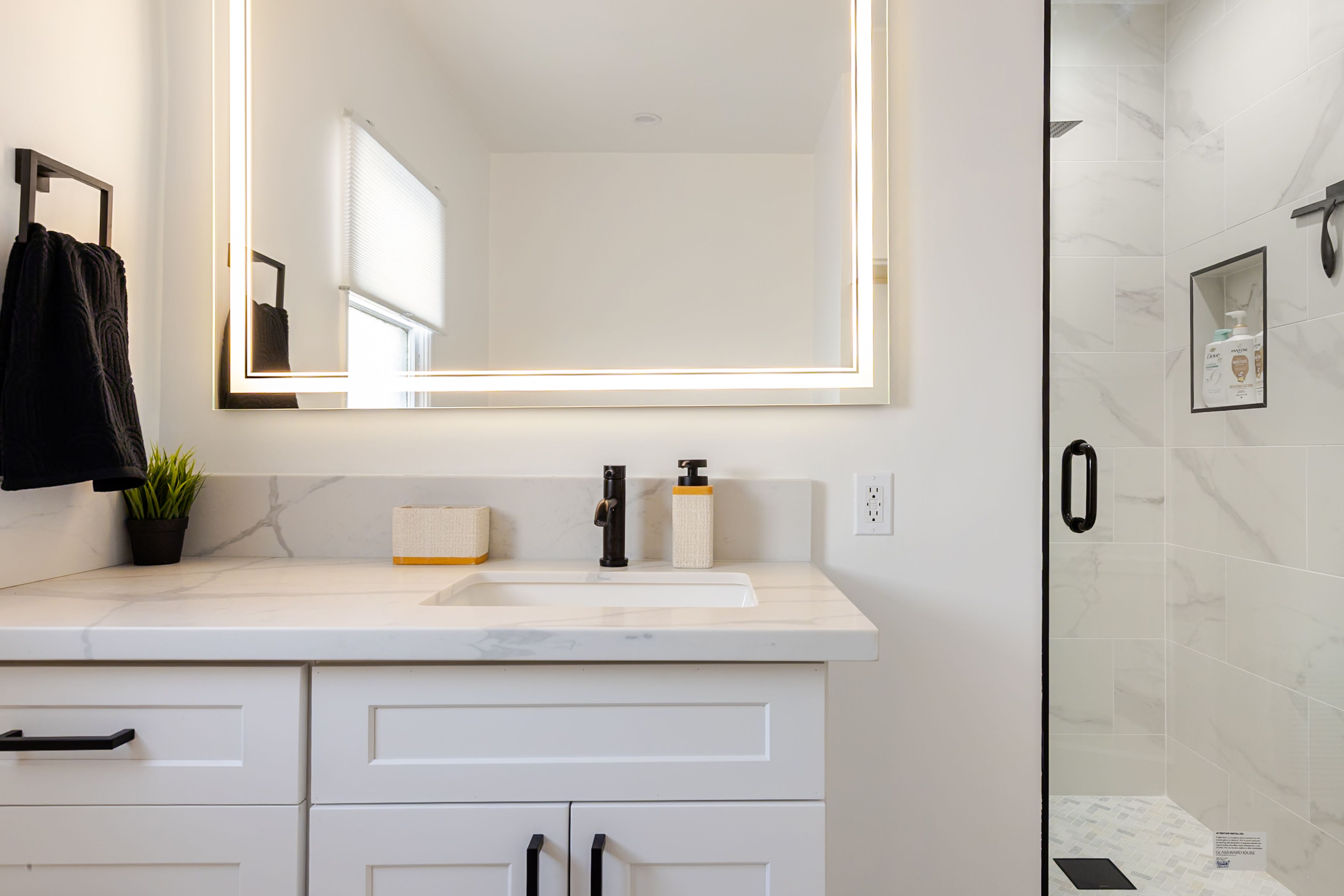 Alta Vista | Hollywood | Designer Home w/Private Backyard & Hot Tub photo 27