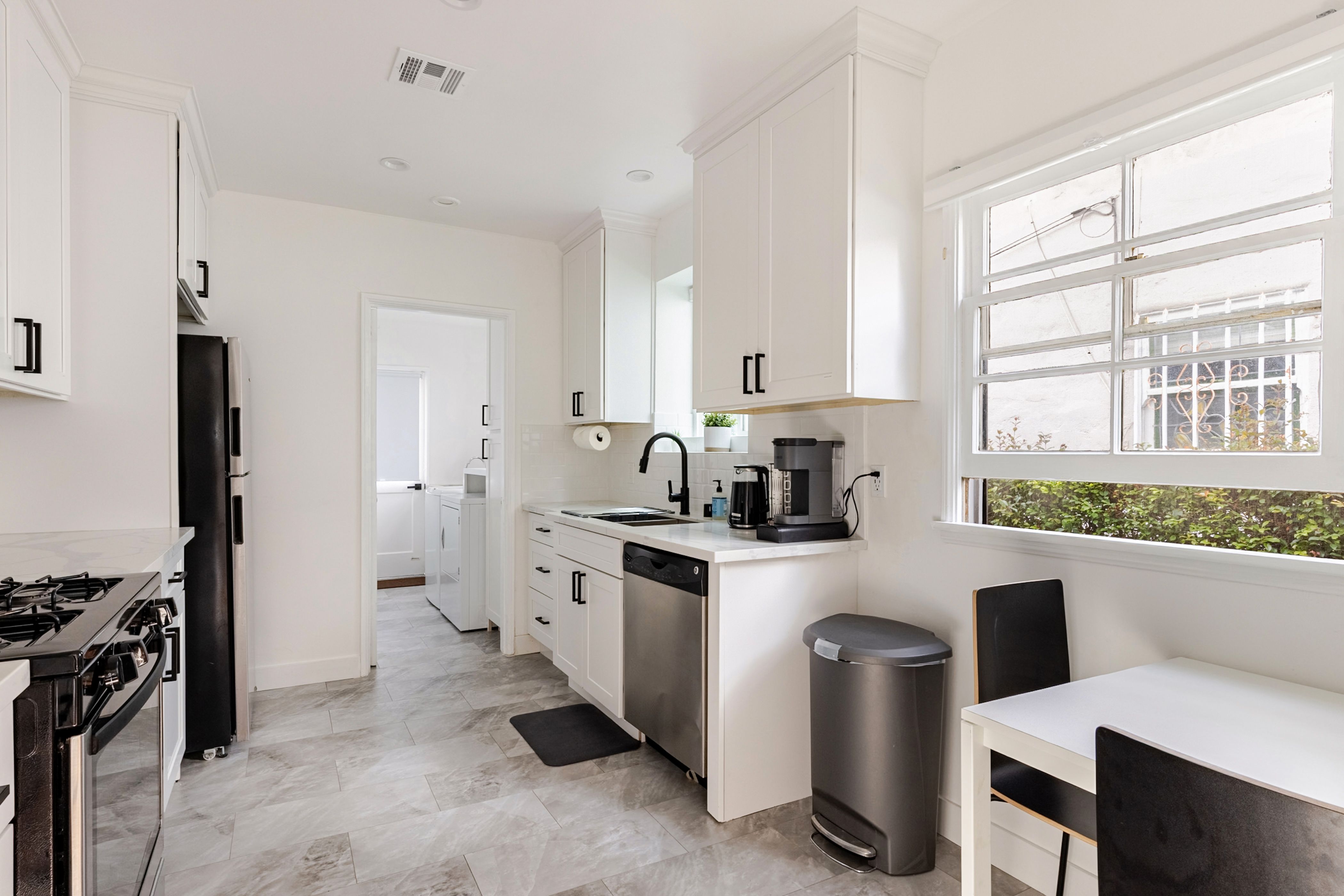 Alta Vista | Hollywood | Designer Home w/Private Backyard & Hot Tub photo 18