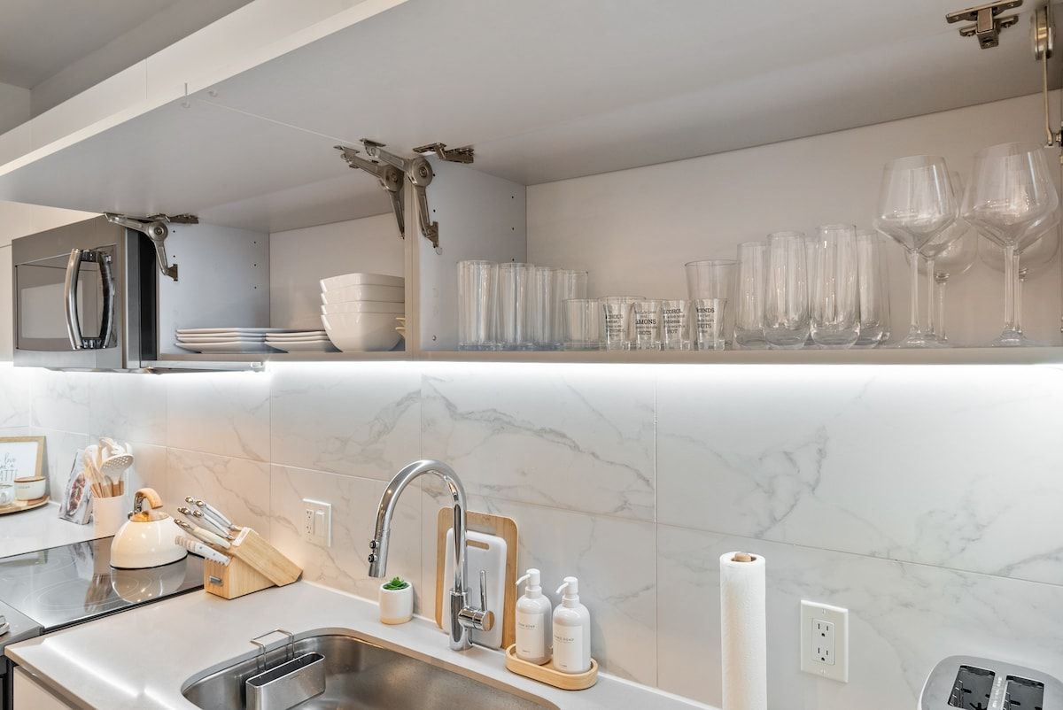 Palm Haven | Flagler Village | Apartment with Balcony & Rooftop Pool photo 17