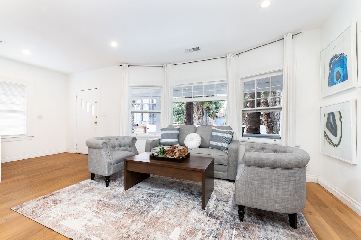 Carlton Retreat | Hollywood | Charming Home with Private Yard & Game Room photo 5