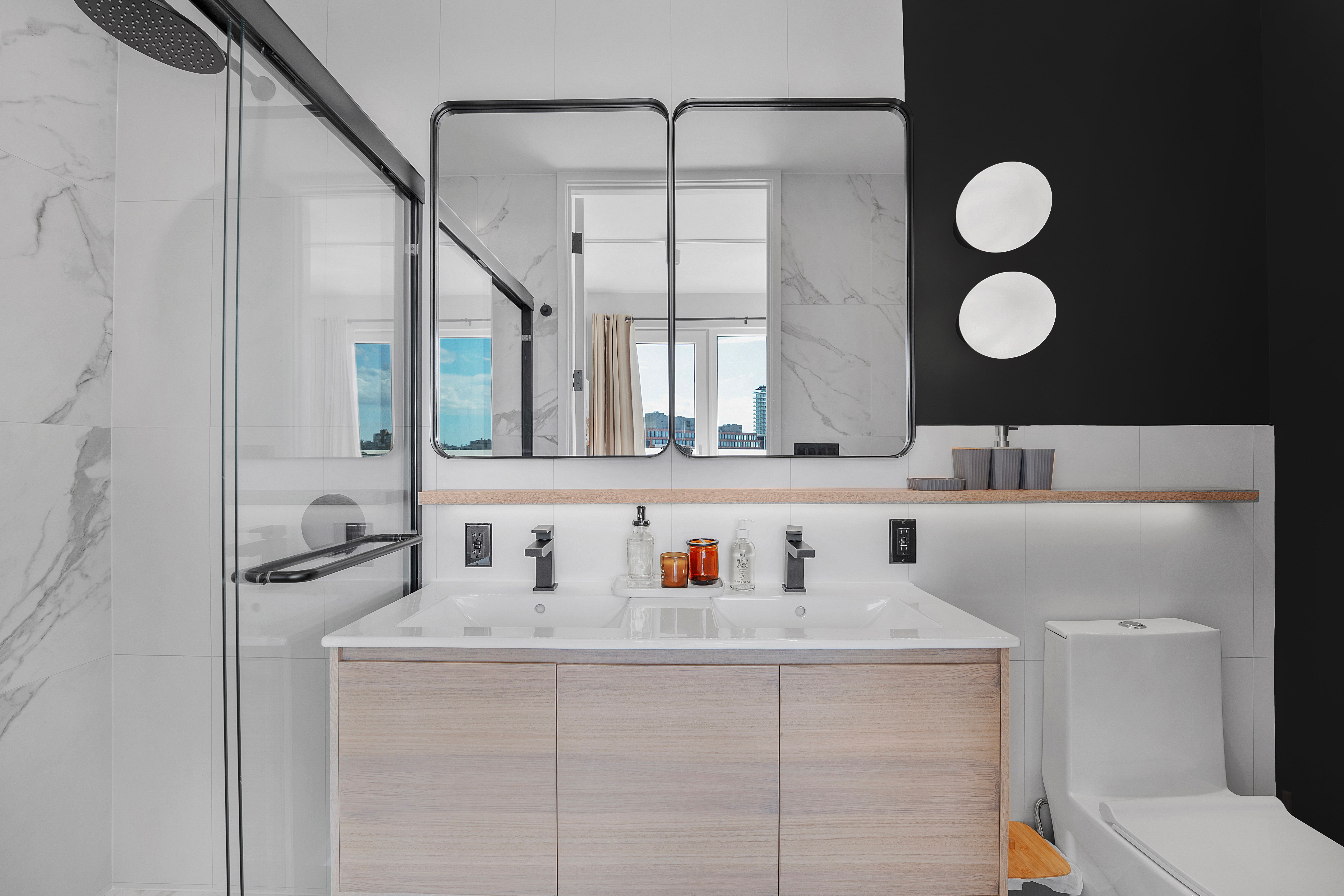 Seren 1006 | Greenpoint | Penthouse w/ Private Deck & River Views photo 21