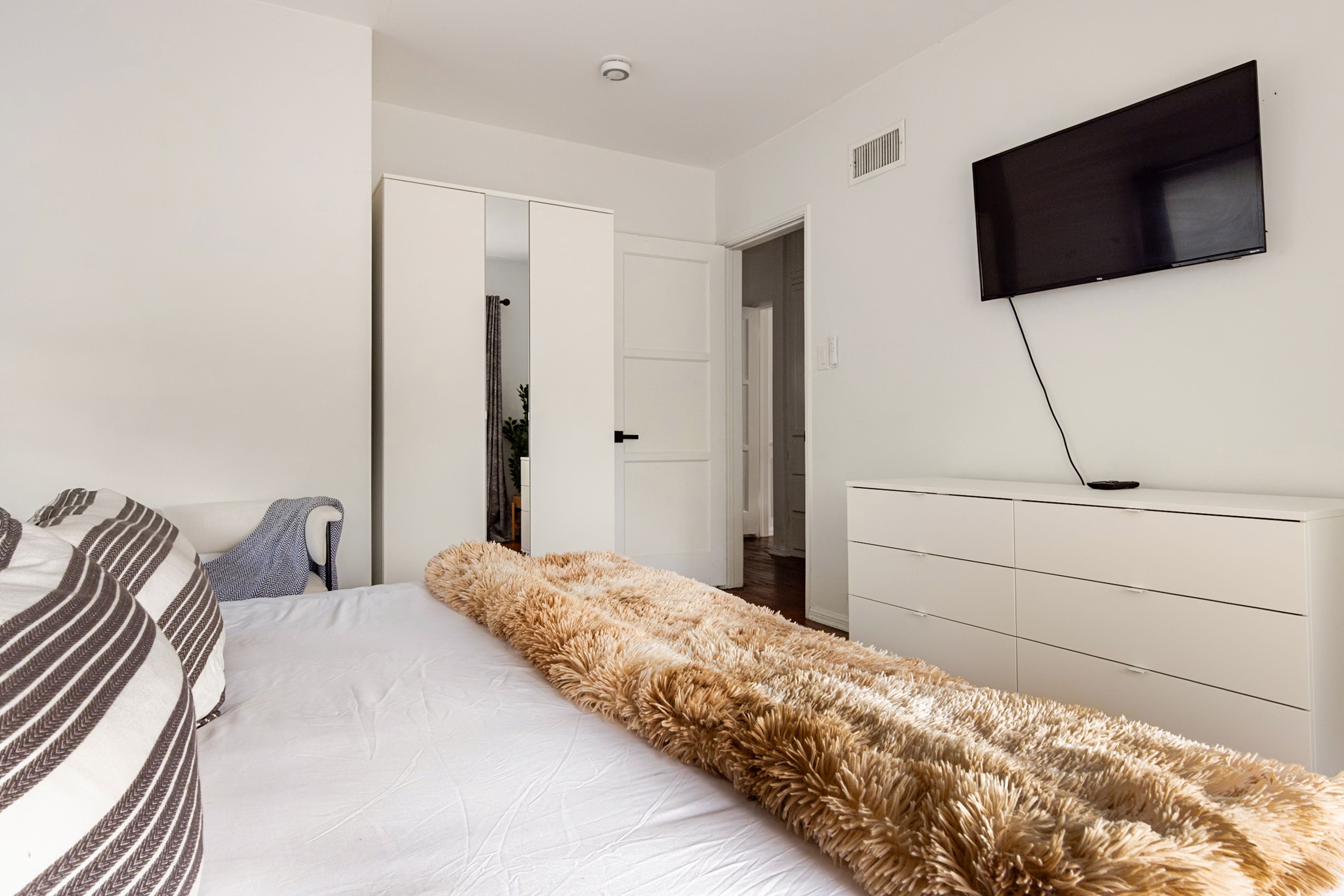 Alta Vista | Hollywood | Designer Home w/Private Backyard & Hot Tub photo 22