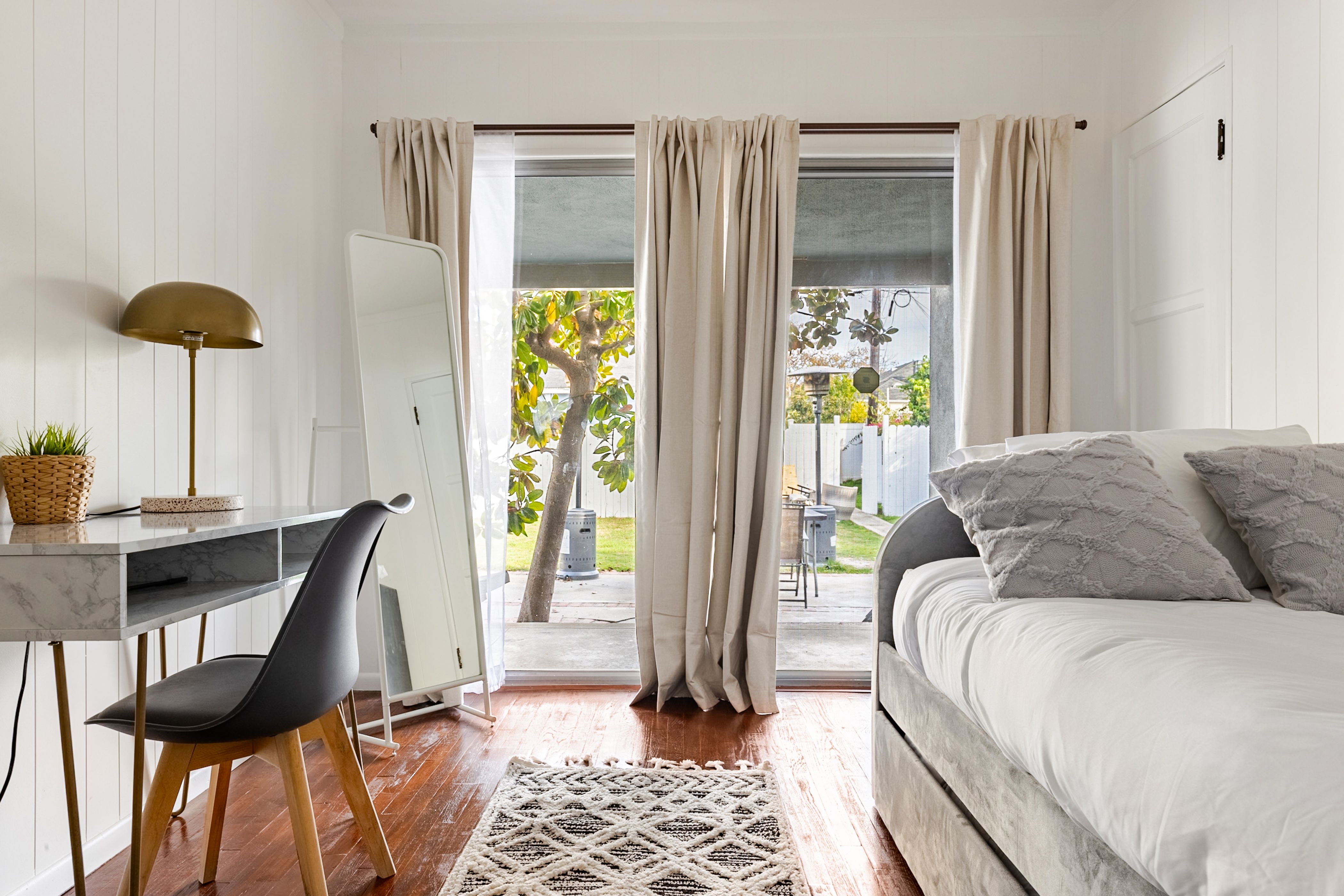 Alta Vista | Hollywood | Designer Home w/Private Backyard & Hot Tub photo 32