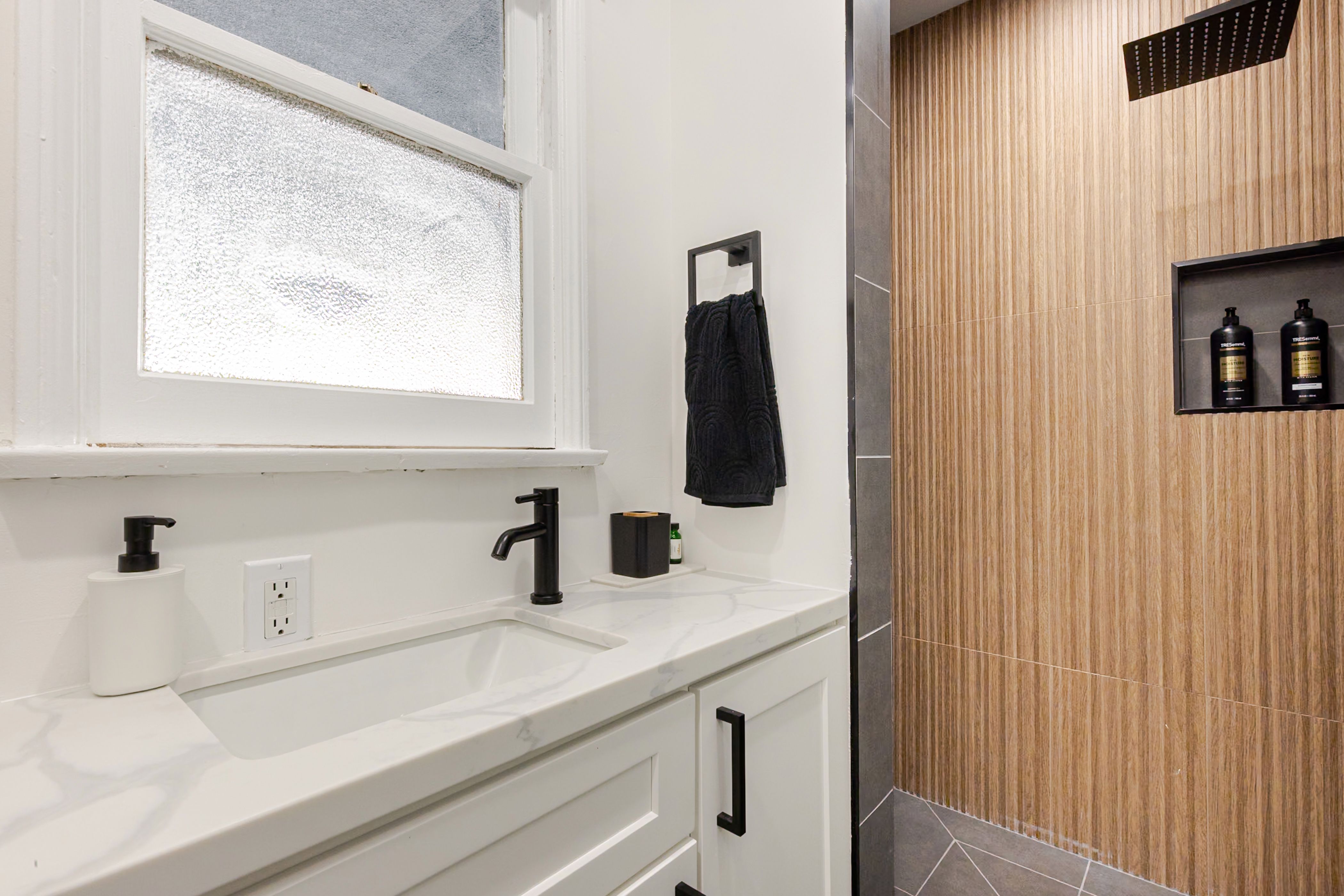 Alta Vista | Hollywood | Designer Home w/Private Backyard & Hot Tub photo 37