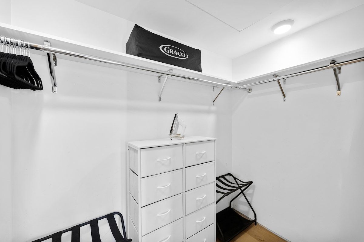 Solstice Haus | Sawtelle | Sunlit Modern Home with Balcony photo 26