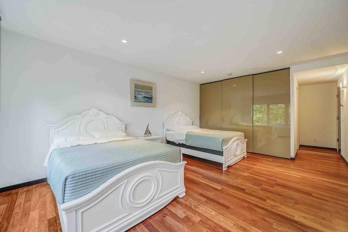 Eastwood Villa | East Hampton | Modern Retreat with Pool and Spa photo 31