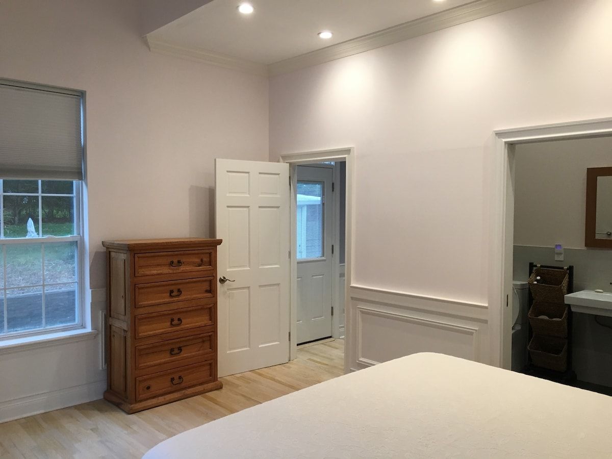 Eastgate Haven | Wainscott | Expansive Home with Pool & Jacuzzi photo 16