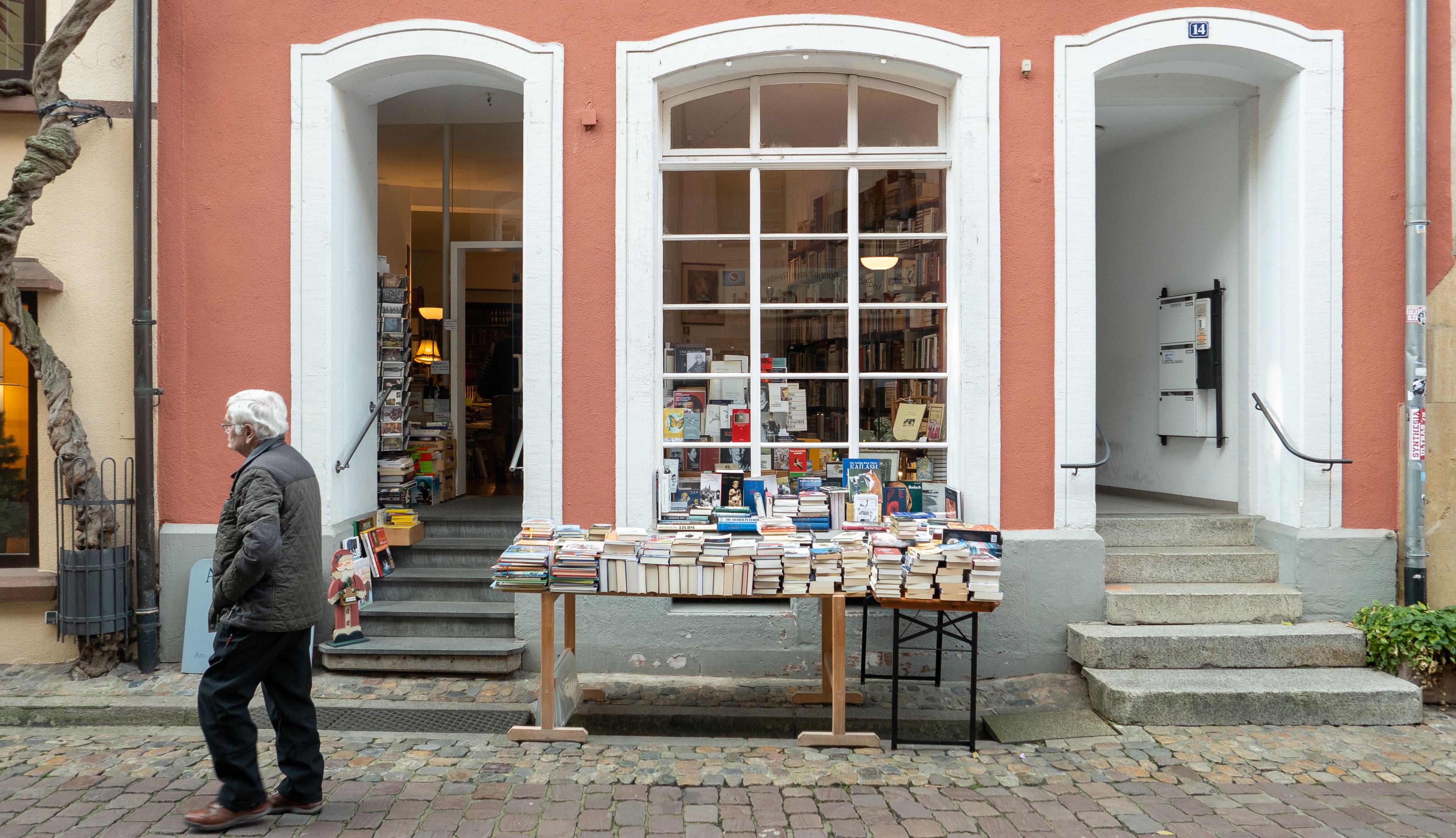 Explore Booksellers