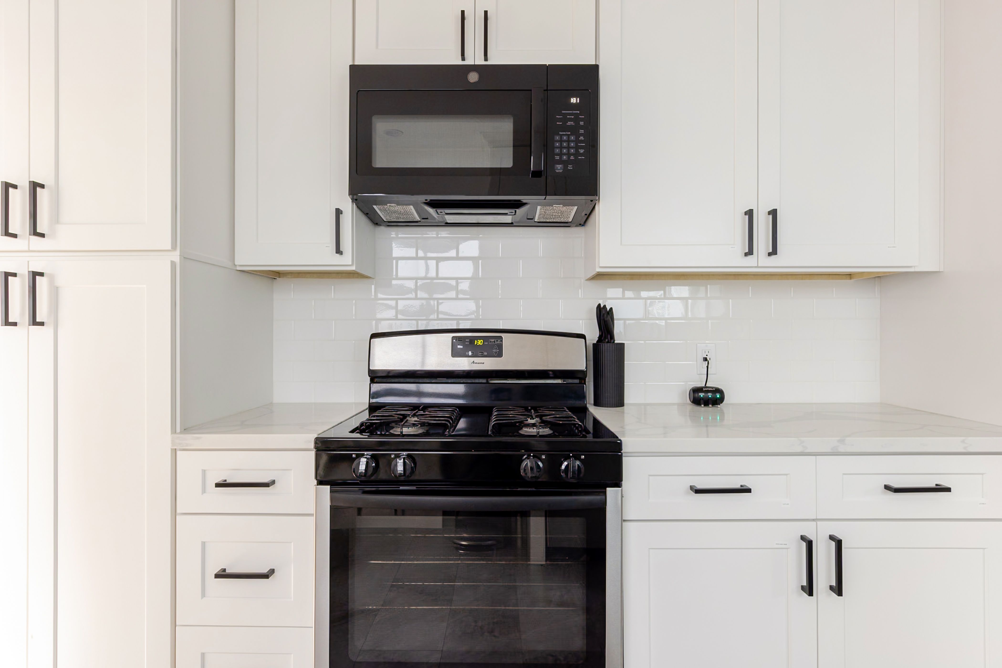 Alta Vista | Hollywood | Designer Home w/Private Backyard & Hot Tub photo 19