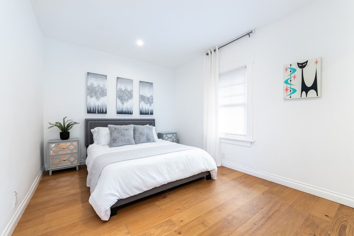 Carlton Retreat | Hollywood | Charming Home with Private Yard & Game Room photo 16