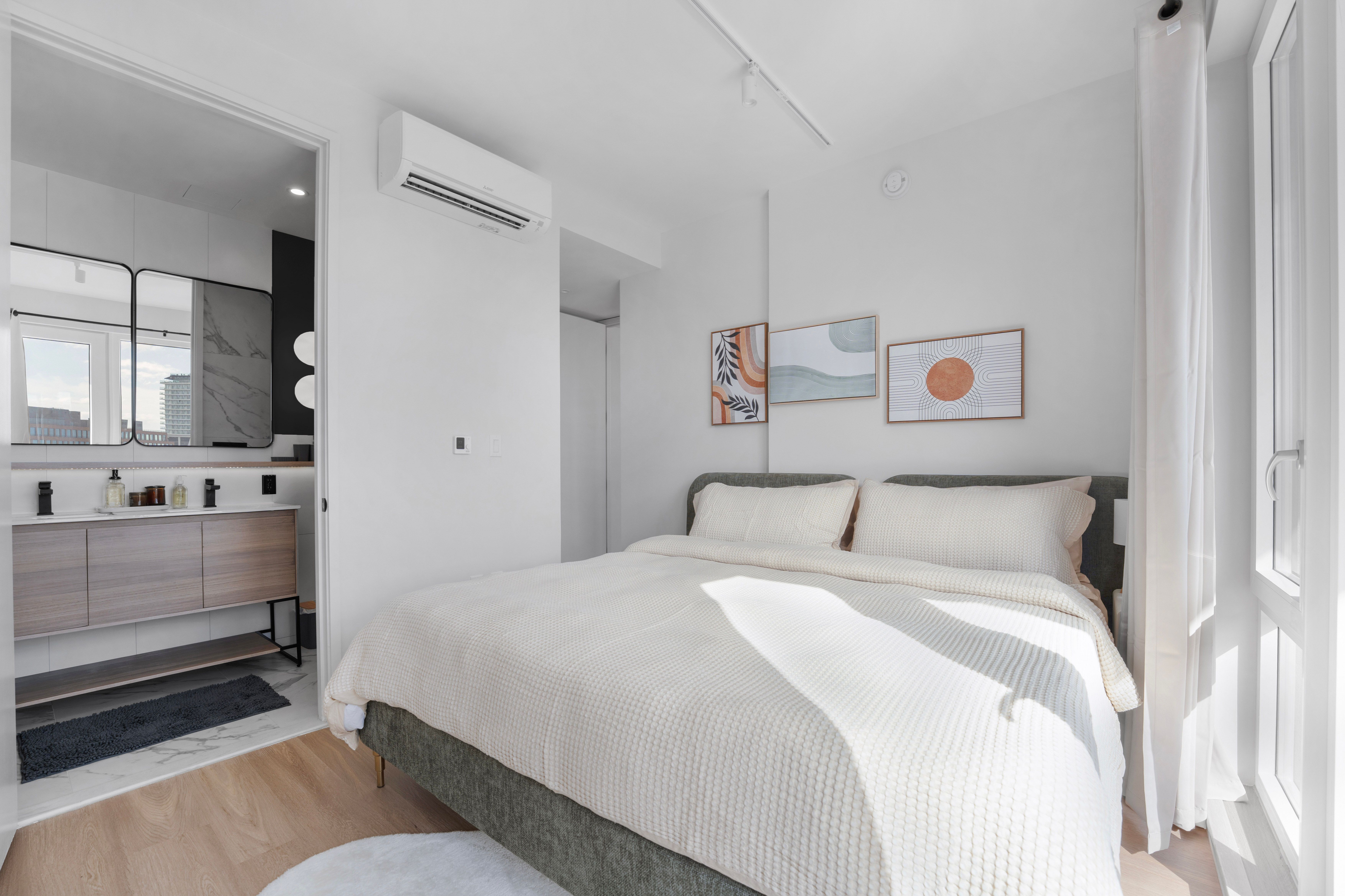 Seren 1006 | Greenpoint | Penthouse w/ Private Deck & River Views photo 19
