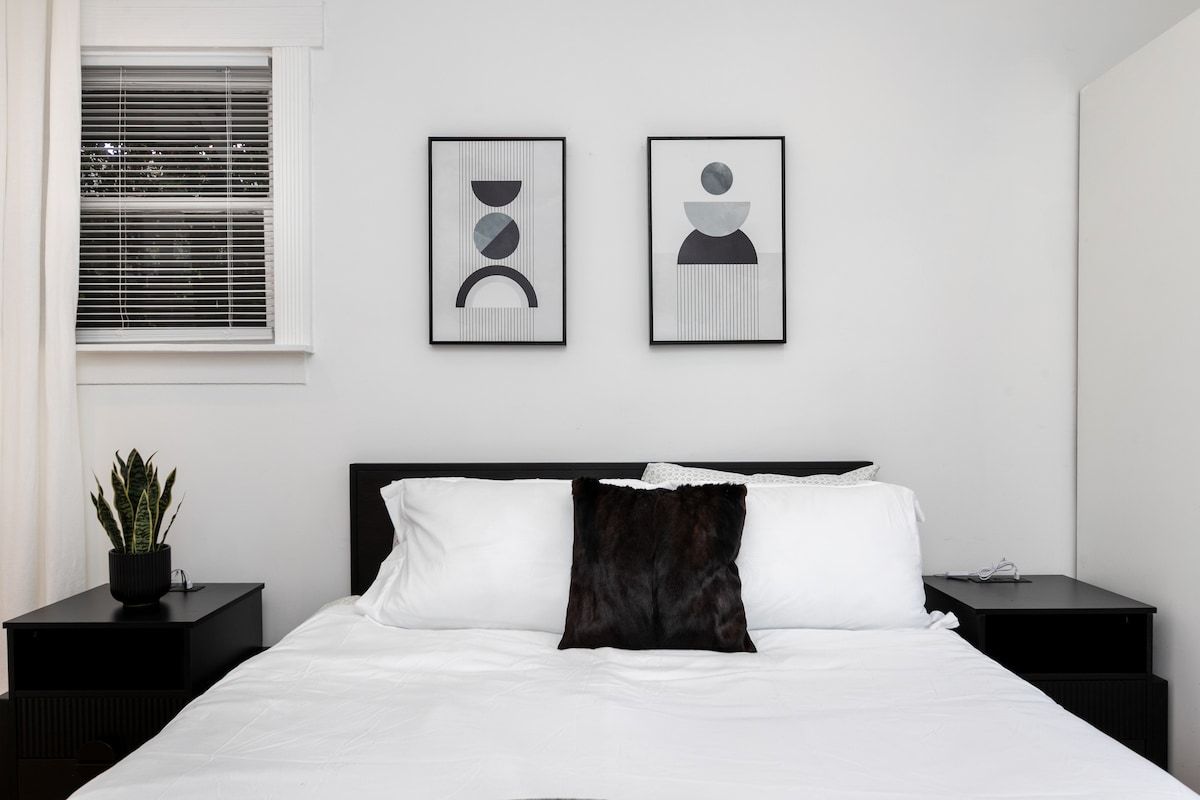 Carlton Retreat | Hollywood | Charming Home with Private Yard & Game Room photo 22