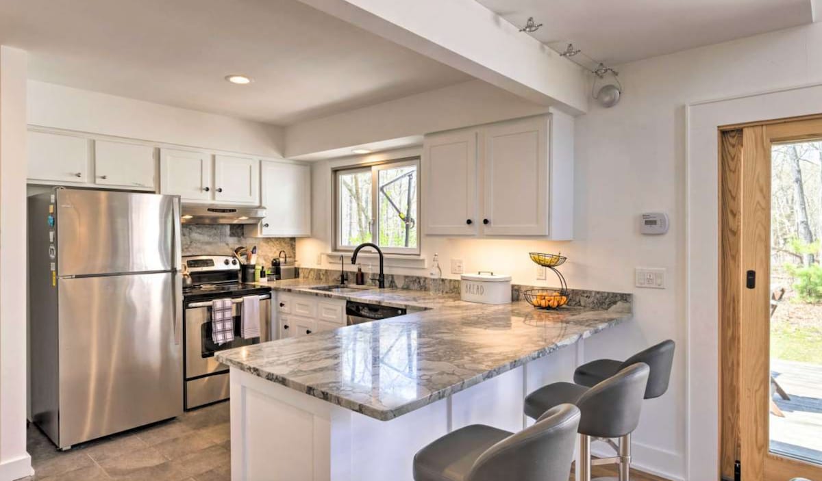 Boulder Villa | East Hampton | Upscale Home with Private Pool photo 11