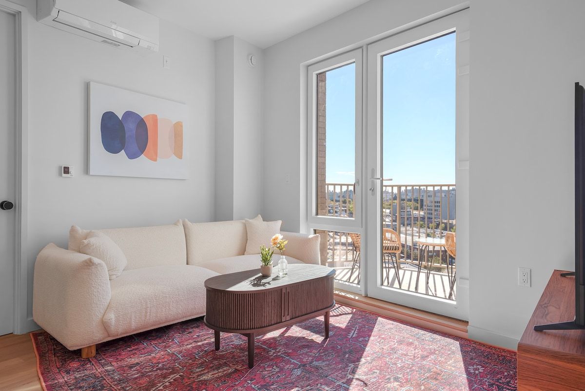 Seren 1108 | Greenpoint | PH with Private Terrace & City Views photo 7