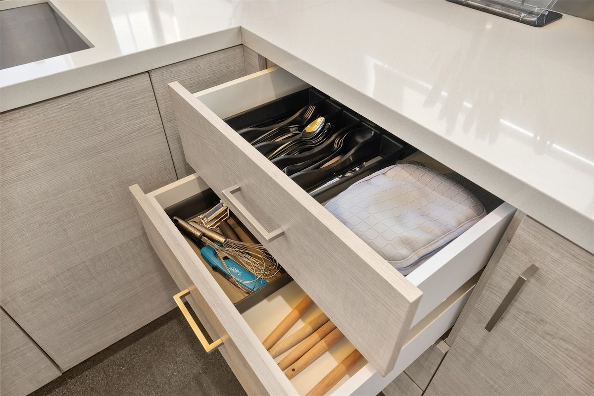 Solstice Haus | Sawtelle | Sunlit Modern Home with Balcony photo 18