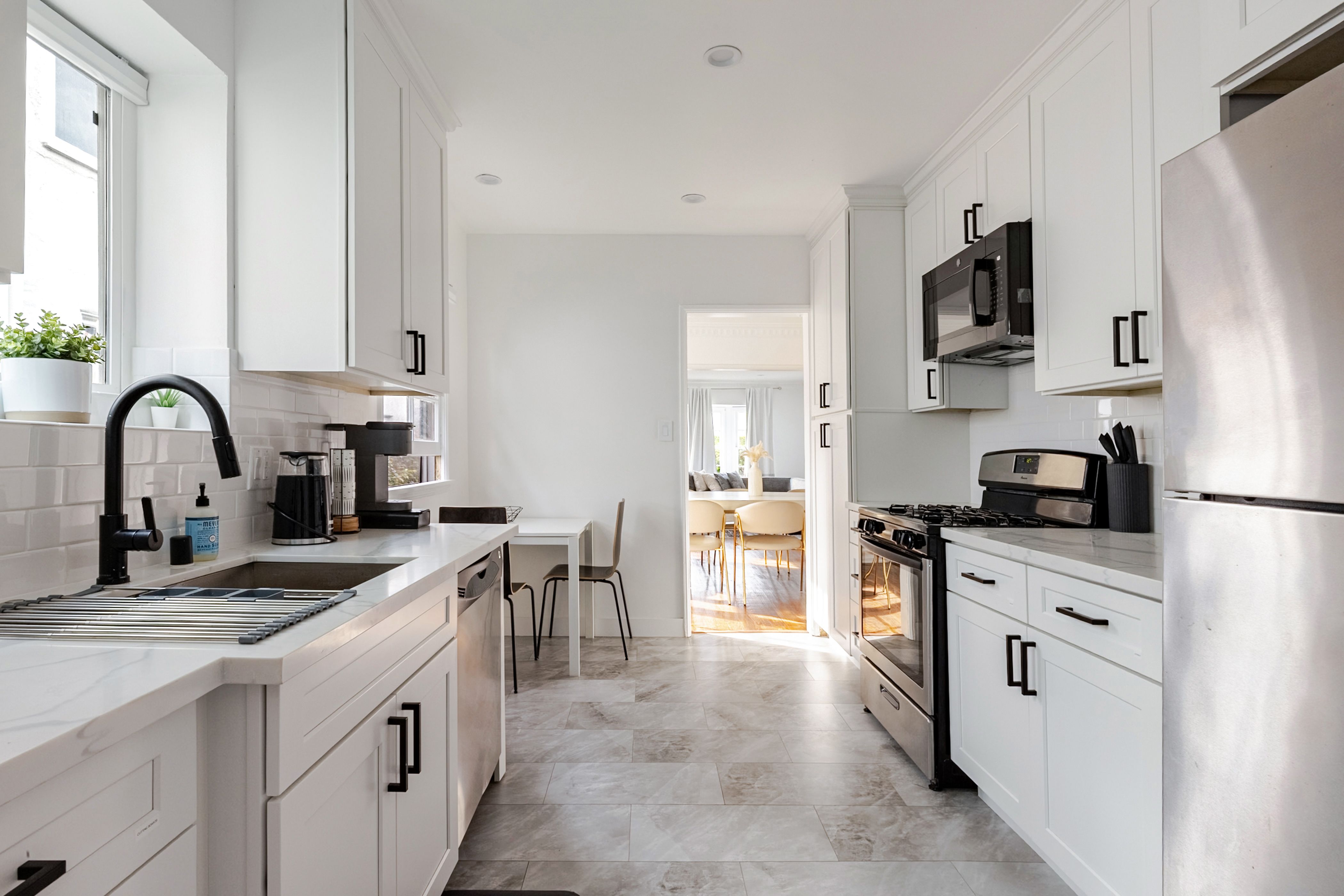 Alta Vista | Hollywood | Designer Home w/Private Backyard & Hot Tub photo 17