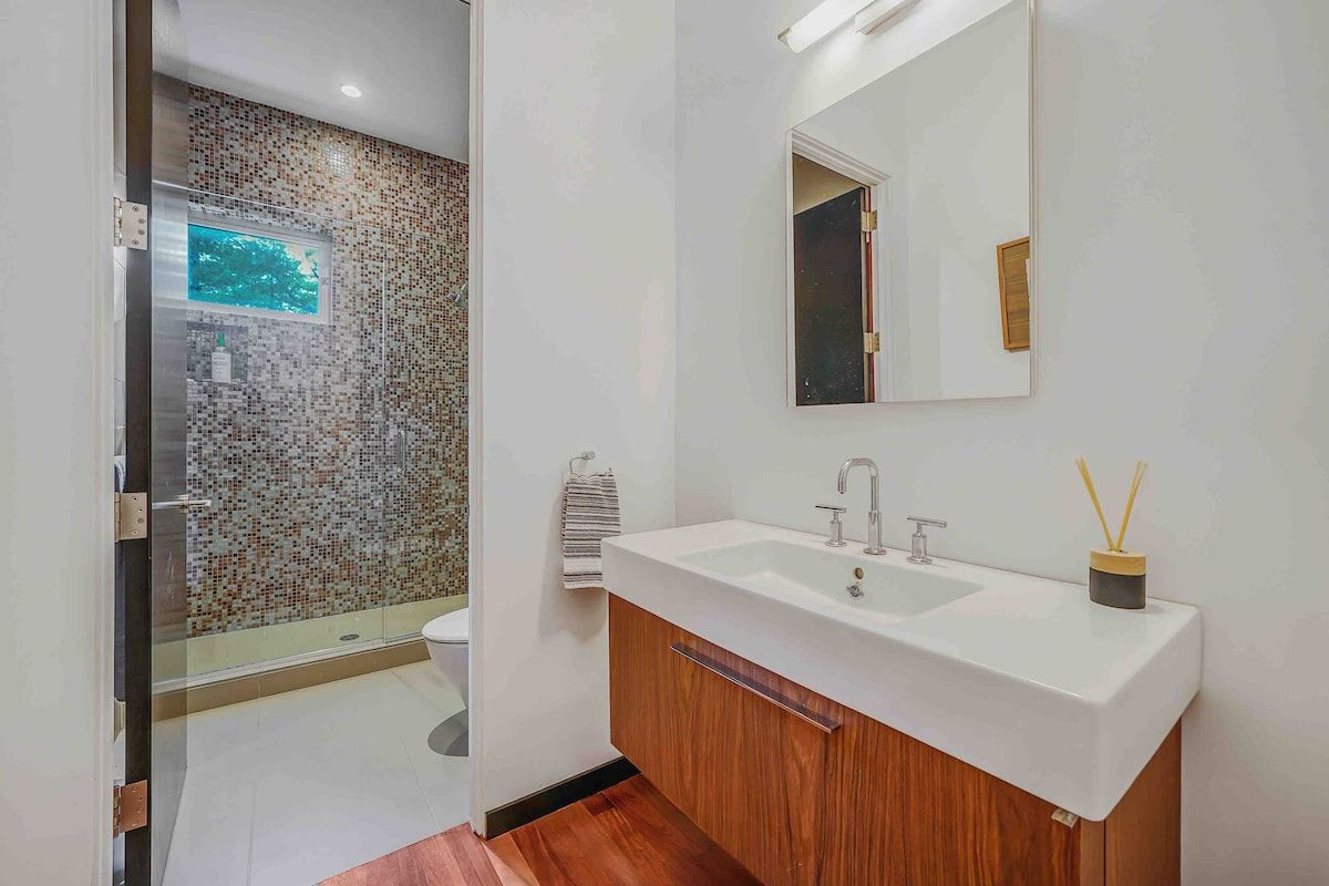 Eastwood Villa | East Hampton | Modern Retreat with Pool and Spa photo 27