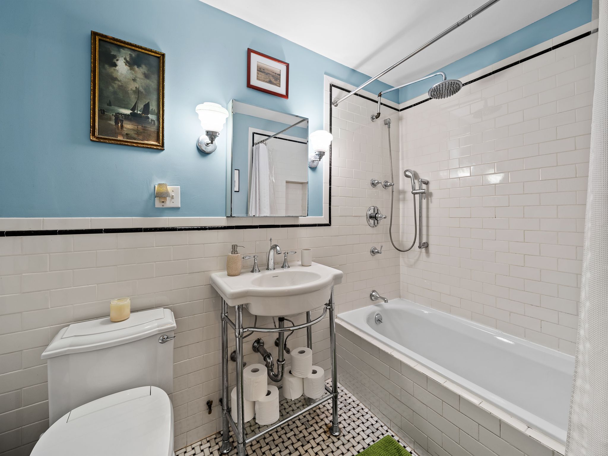 Grand Place | Clinton Hill | Brownstone Duplex w/ Private Garden photo 30