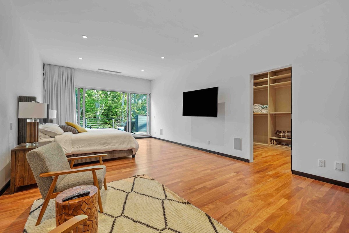 Eastwood Villa | East Hampton | Modern Retreat with Pool and Spa photo 22