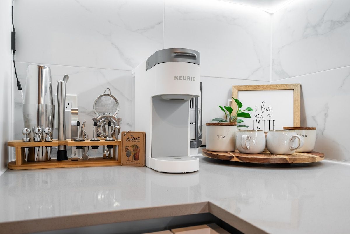 Palm Haven | Flagler Village | Apartment with Balcony & Rooftop Pool photo 18